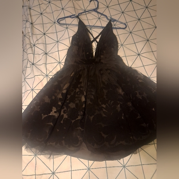 Chelsea By Honey - Flock Velvet Flower Mini Dress - SZ: XS - Black - Brand New - Picture 7 of 11